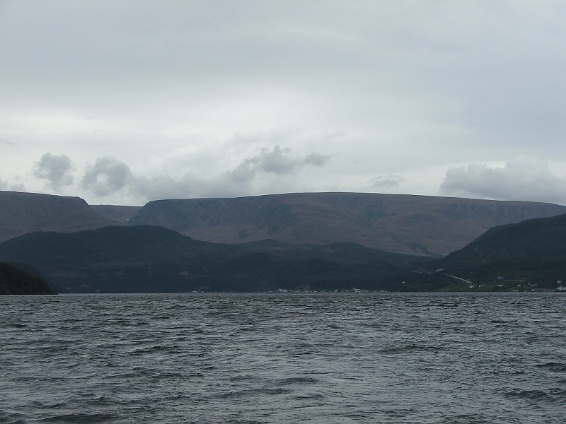 NFLD_drive_to_and-viking_settlement 718.jpg - tablelands from east arm